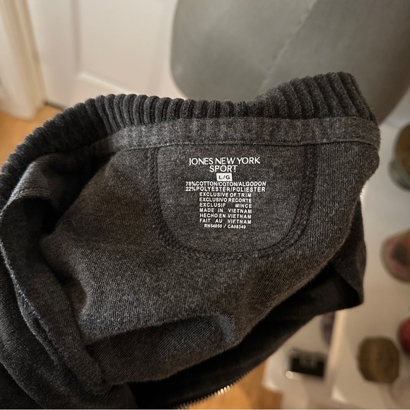 Jones New York Sport Zip Up - Picture 6 of 6